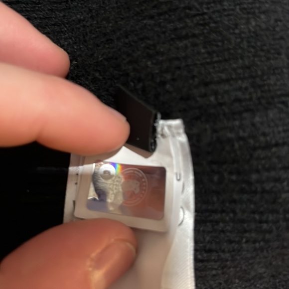 Canada Goose toque - Picture 2 of 3